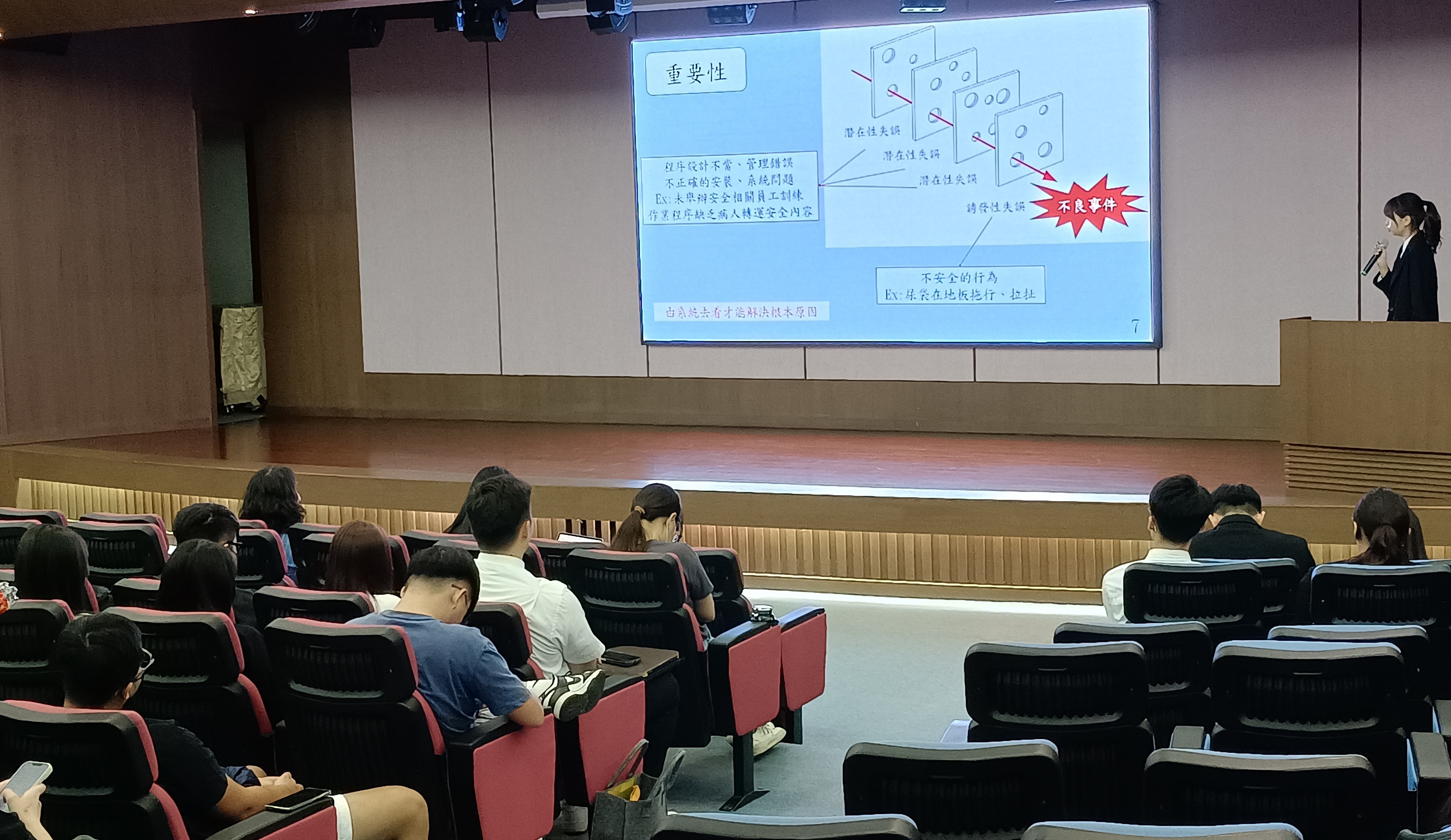 學士專業主視覺